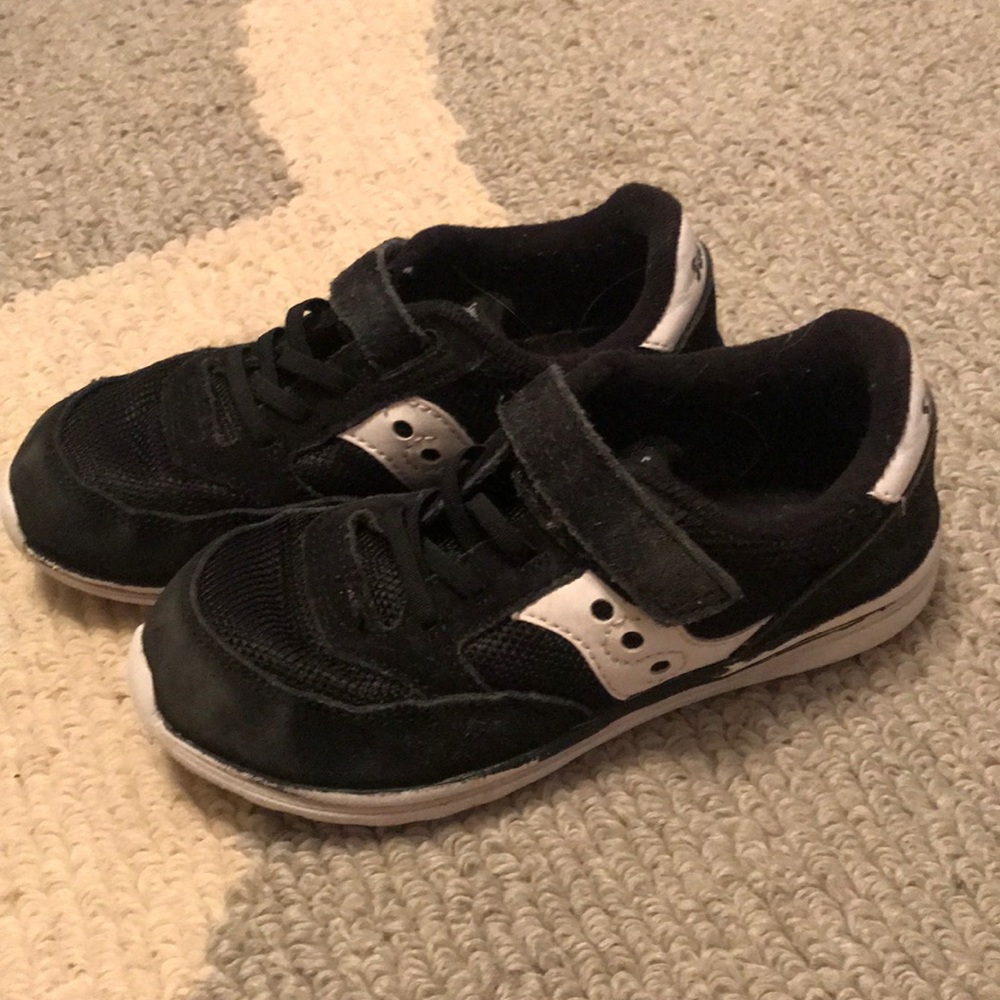 Saucony Jazz Black Velcro Sneaks